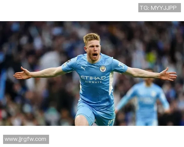 足球巨星半边脸剪影展现力量与魅力,细看球场背后的专注与激情 足球巨星半边脸剪影展现力量与魅力,细看球场背后的专注与激情