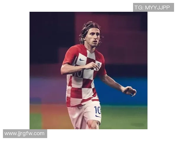 扎长头发的足球球星有哪些 他们的发型如何成为场上亮点 扎长头发的足球球星有哪些 他们的发型如何成为场上亮点