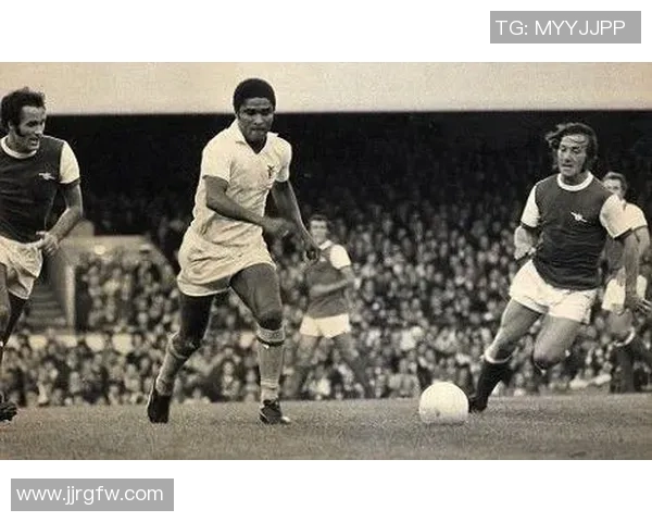 足球界英年早逝的传奇球星名字背后的故事与悲情回忆